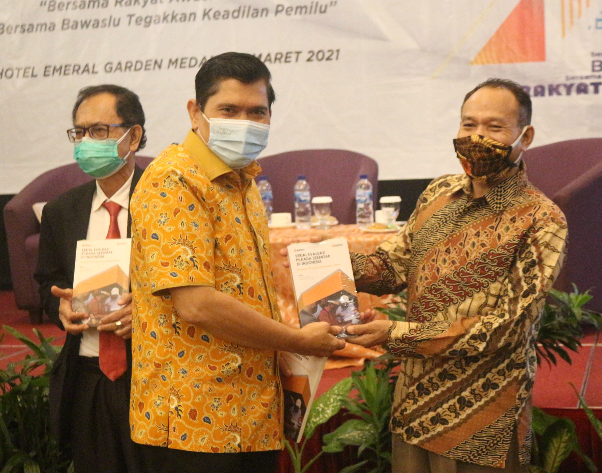 Bawaslu Sumut Luncurkan Buku Hasil Riset Evaluasi Pilkada 2015 - 2020