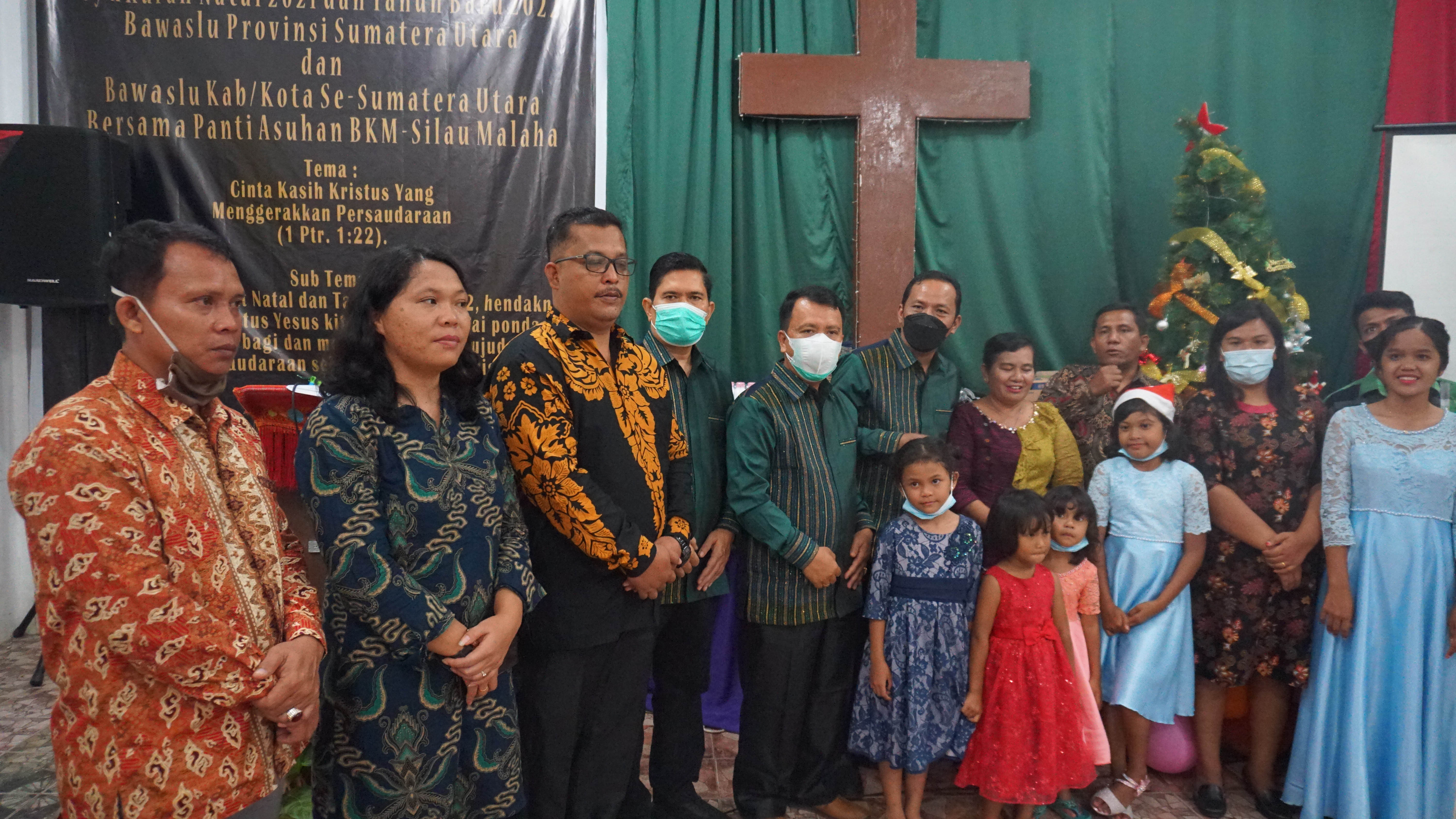 Syukuran Tahun Baru 2022, Bawaslu se-Sumut Berbagi Kasih di Panti Asuhan BKM Simalungun