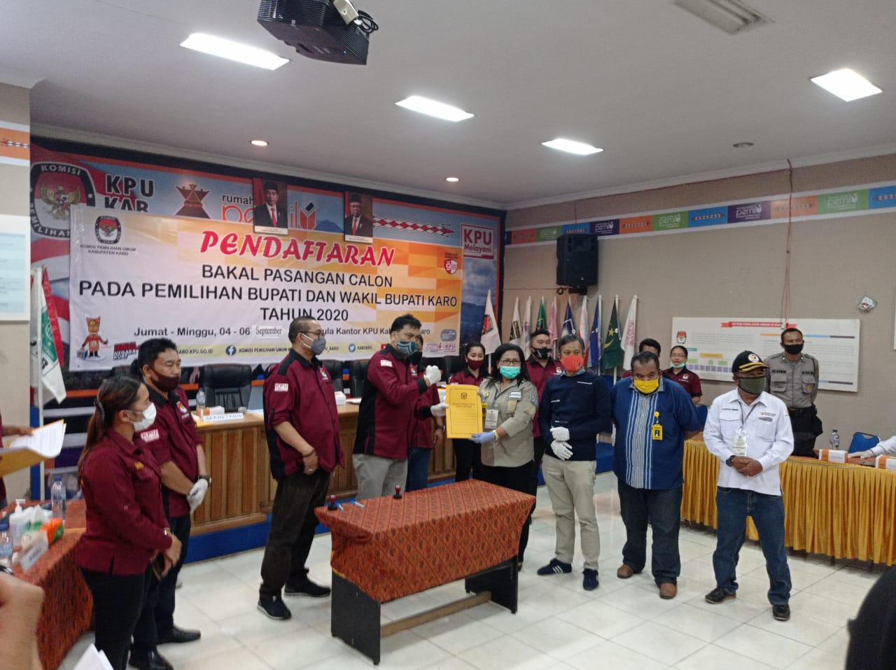 Pendaftaran Pencalonan Hari Terakhir : Pengawasan Pendaftaran Bakal Calon Bupati di Karo Berlangsung Hingga Dini Hari