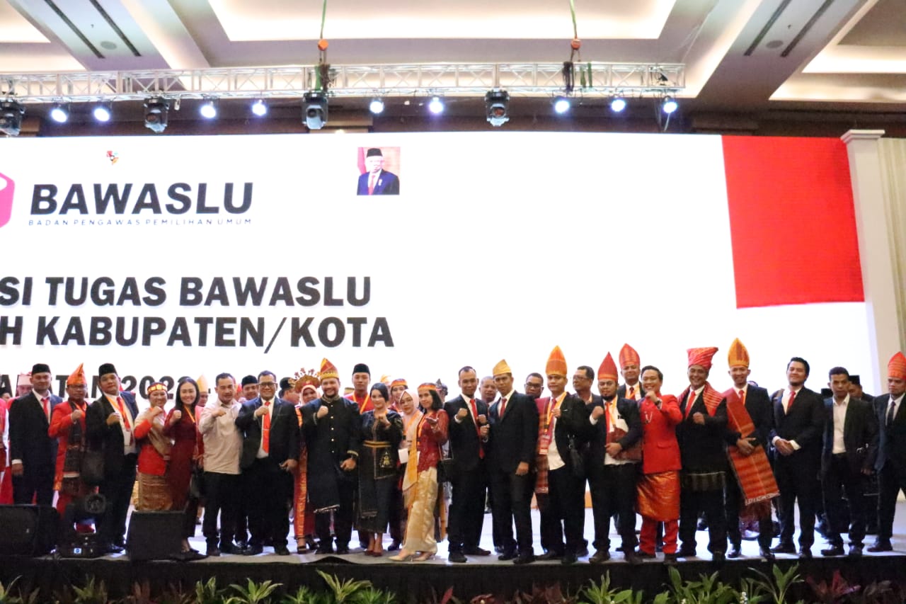 Resmi! Bagja Lantik 115 Anggota Bawaslu Kabupaten/Kota Se-Sumut Periode 2023-2028