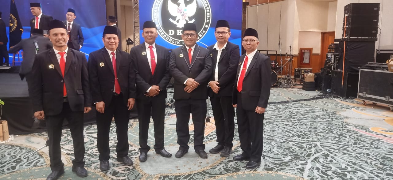 Dua Anggota Bawaslu Sumut dilantik sebagai Tim Pemeriksa Daerah oleh Dewan Kehormatan Penyelenggara Pemilu