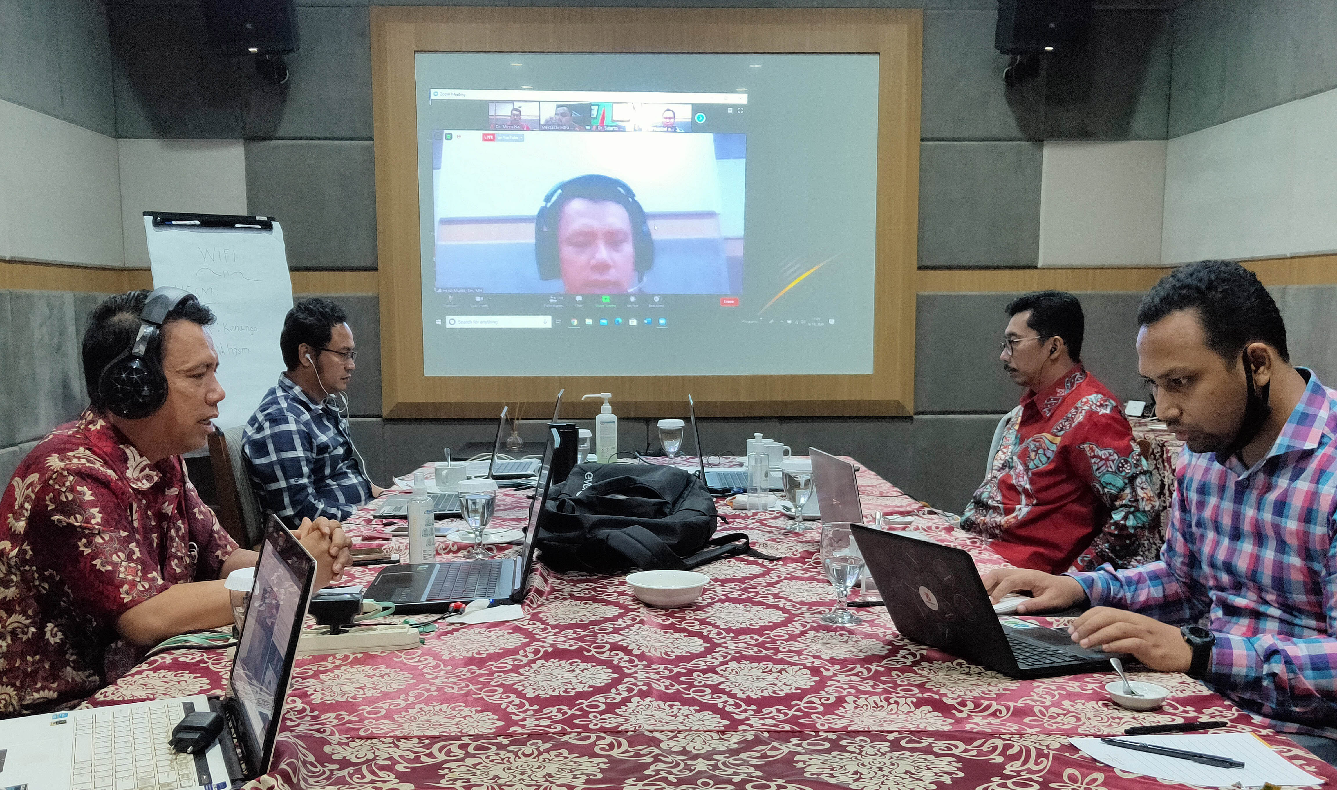 Menakar Kesehatan Demokrasi dan Masyarakat pada Pilkada