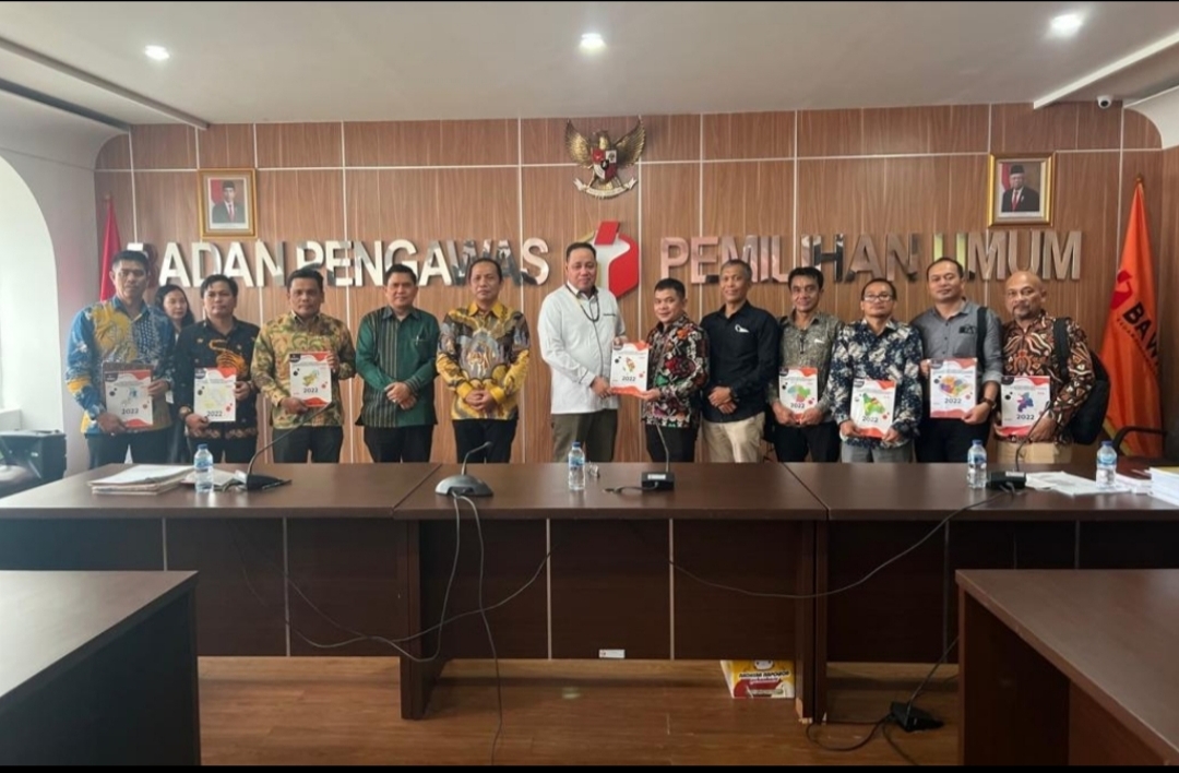 Bawaslu Sumut bersama 33 Bawaslu Kabupaten/Kota Se-Sumut Serahkan Laporan Akhir Tahun 2022 ke Bawaslu RI