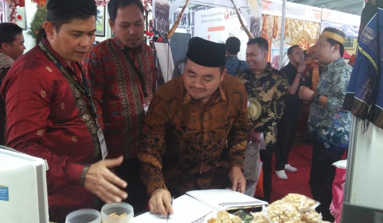 Stand Bawaslu Sumut Ramai Kunjungan