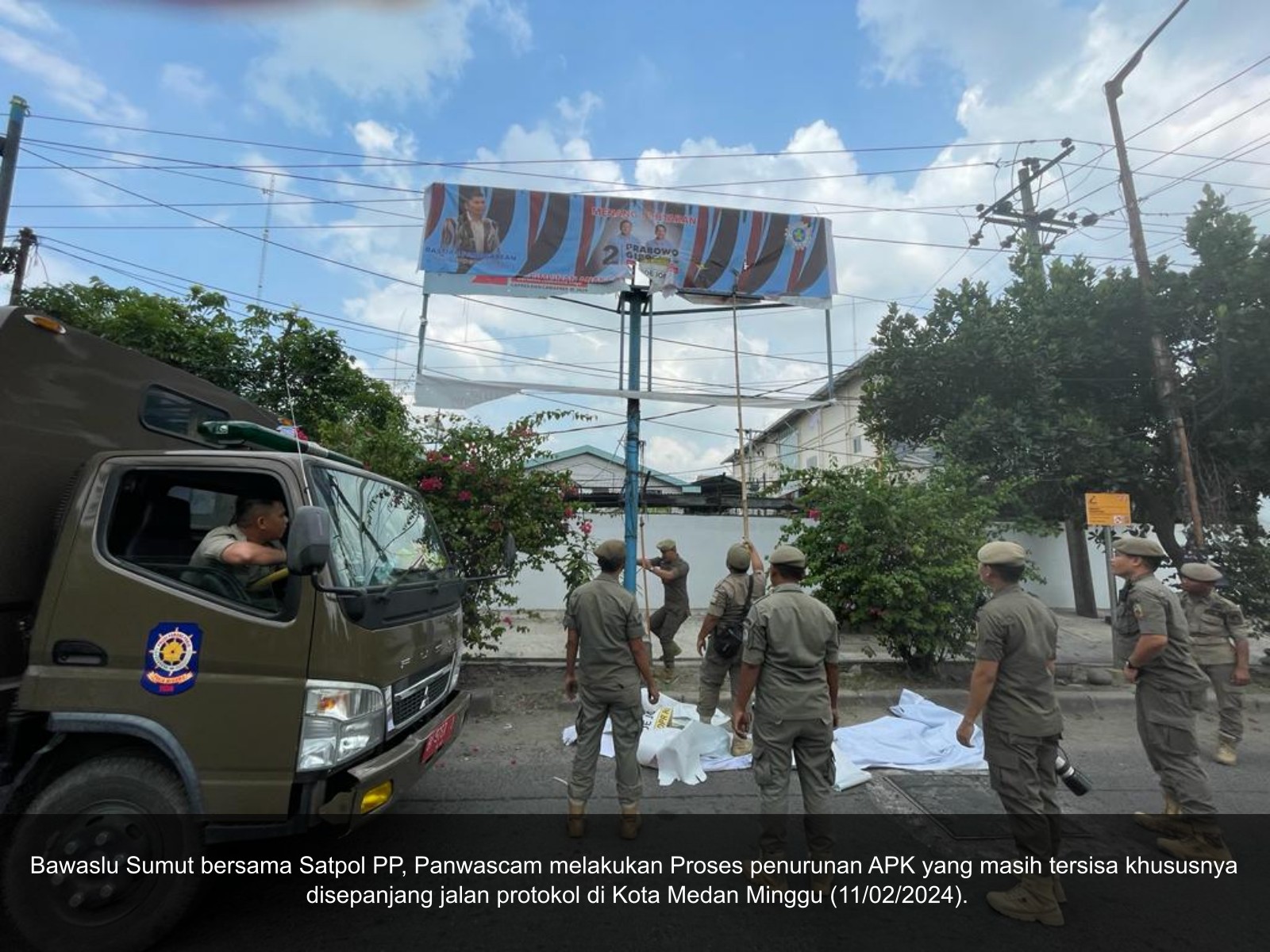 Bawaslu Dan Stakeholder Lakukan Bersih-Bersih APK Pada Masa Tenang