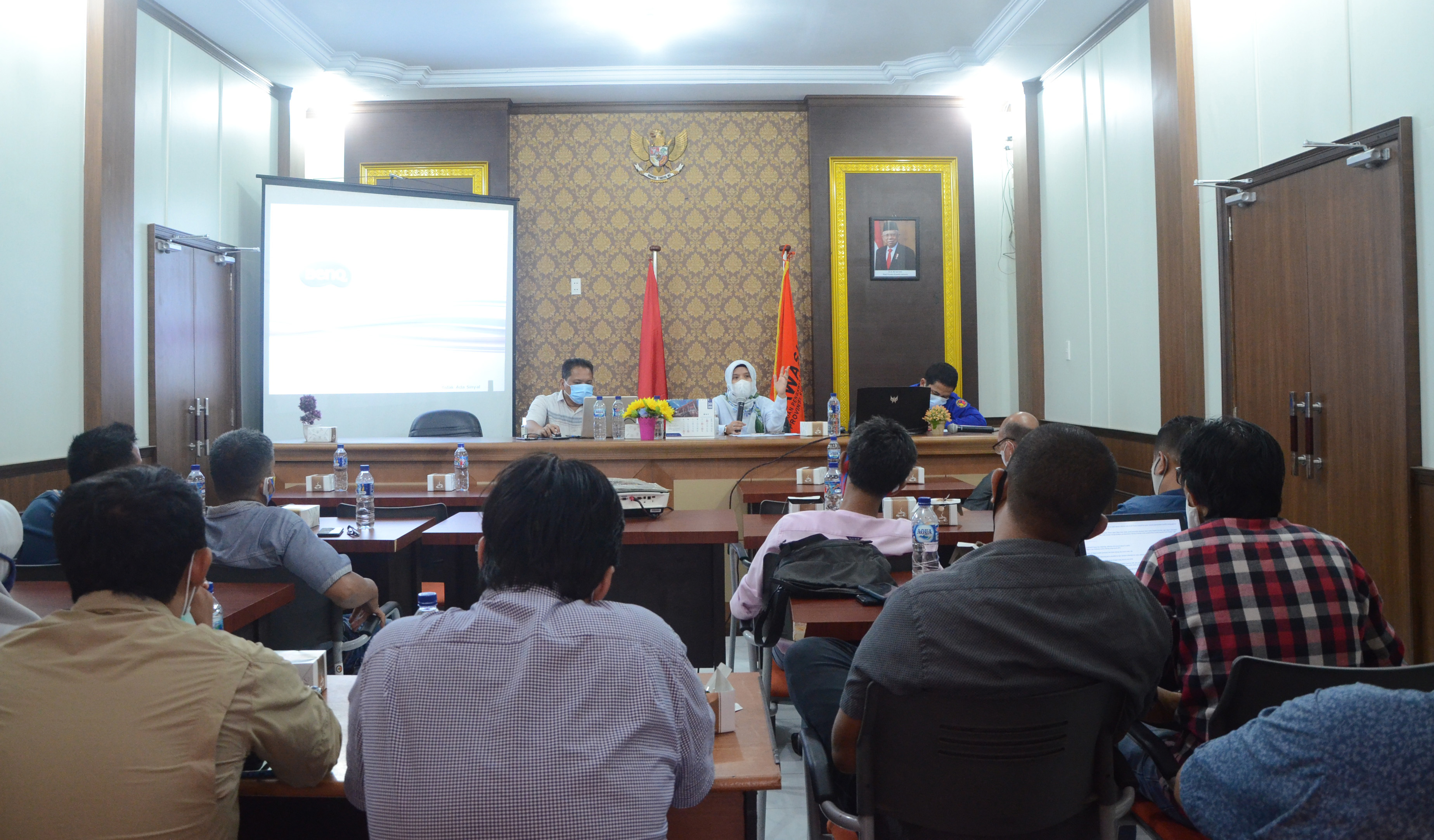 Bawaslu sumut mengajak kalangan jurnalis dan penggiat pemilu berdiskusi