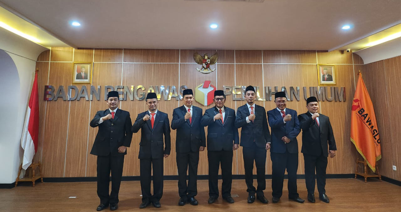 Sah! Ketua Bawaslu RI Lantik 7 Anggota Bawaslu Sumut