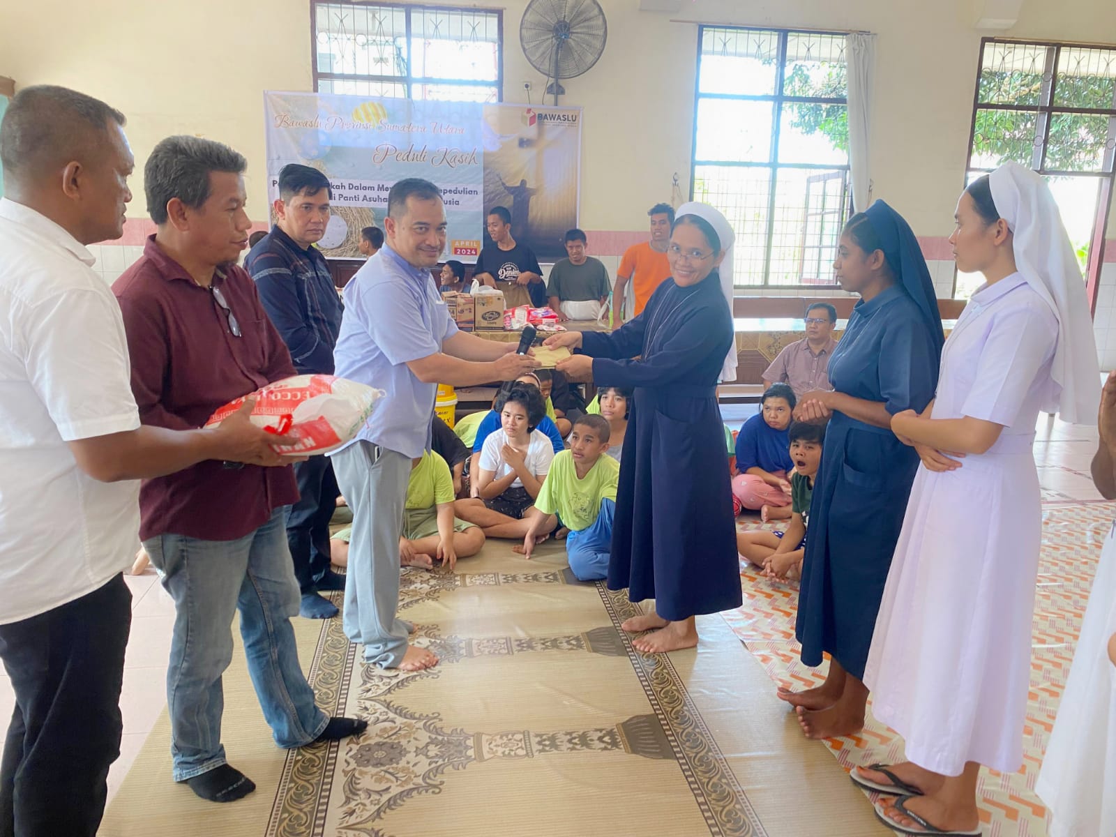 Aksi Peduli Kasih, Bawaslu Sumut Rayakan Paskah Di Asrama Dan Panti Asuhan SLB-C Santa Lusia