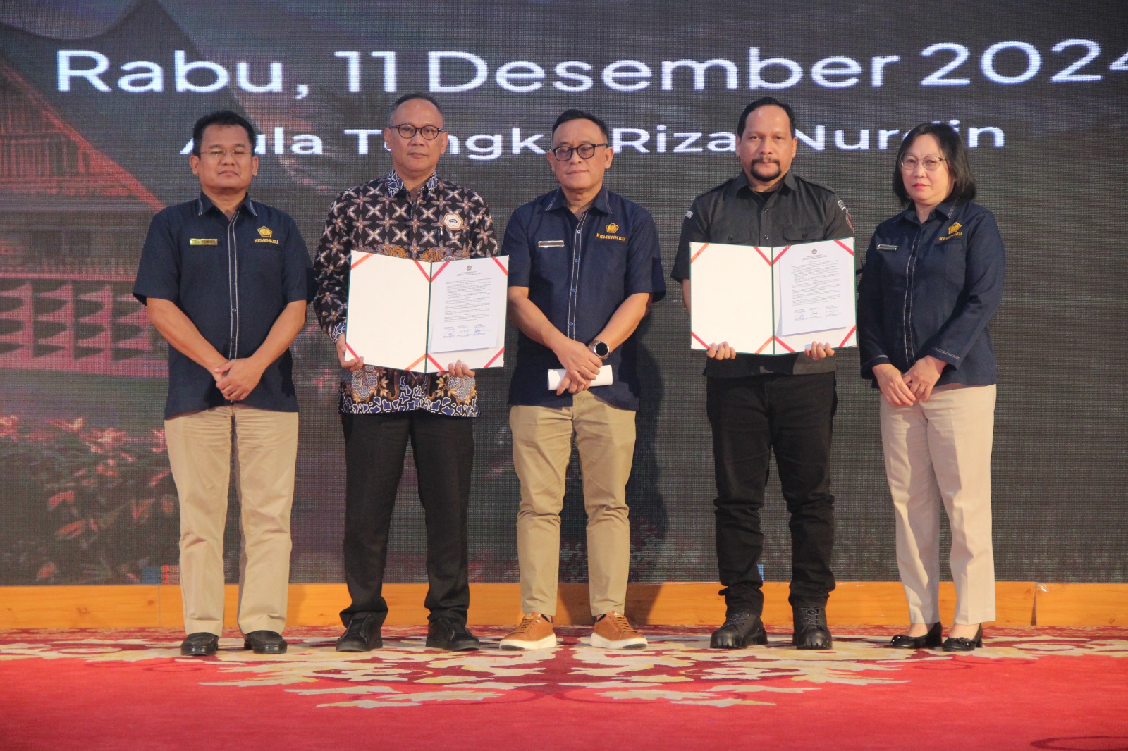 Bawaslu Provinsi Sumut Tanda Tangani Fakta Integritas Pada Penyerahan Secara Digital Daftar Isian Pelaksanaan Anggaran (DIPA) Dan Buku Alokasi Transfer Ke Daerah (TKD) Tahun Anggaran 2025