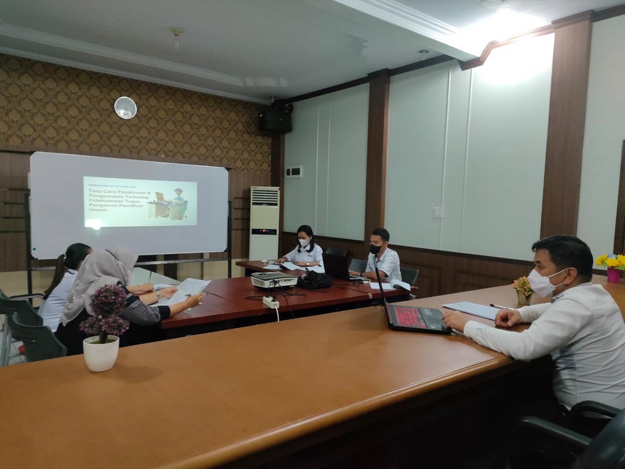 Perkuat Lembaga dengan terus melakukan pembinaan dan pengawasan terhadap pengawas Pemilu