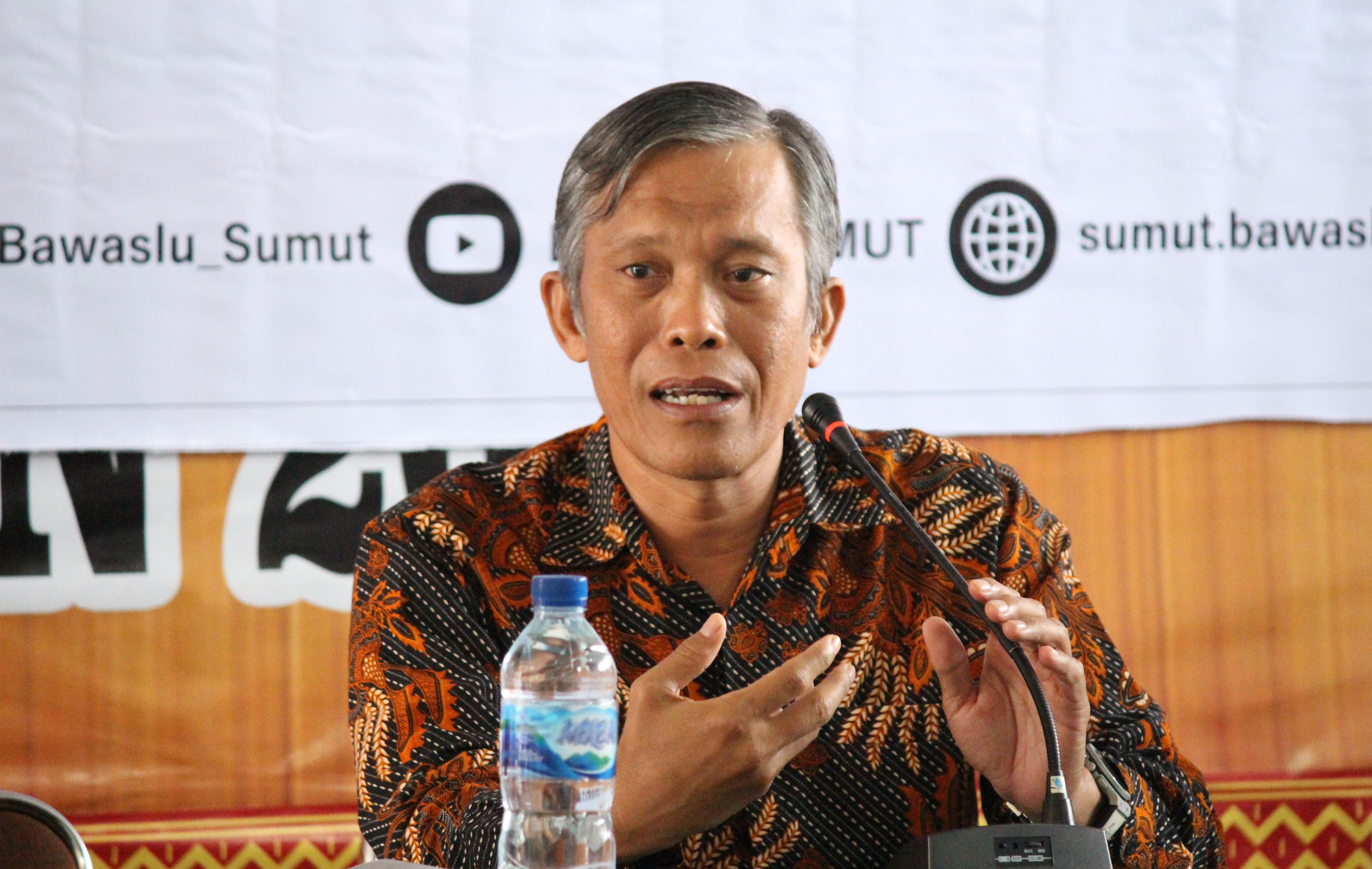 GUNA BERIKAN PELAYANAN PUBLIK YANG BAIK, BAWASLU SUMUT ADAKAN RAKOR PENYUSUNAN LAPORAN PPID TAHUN 2021 DAN PENYUSUNAN DIP TAHUN 2022