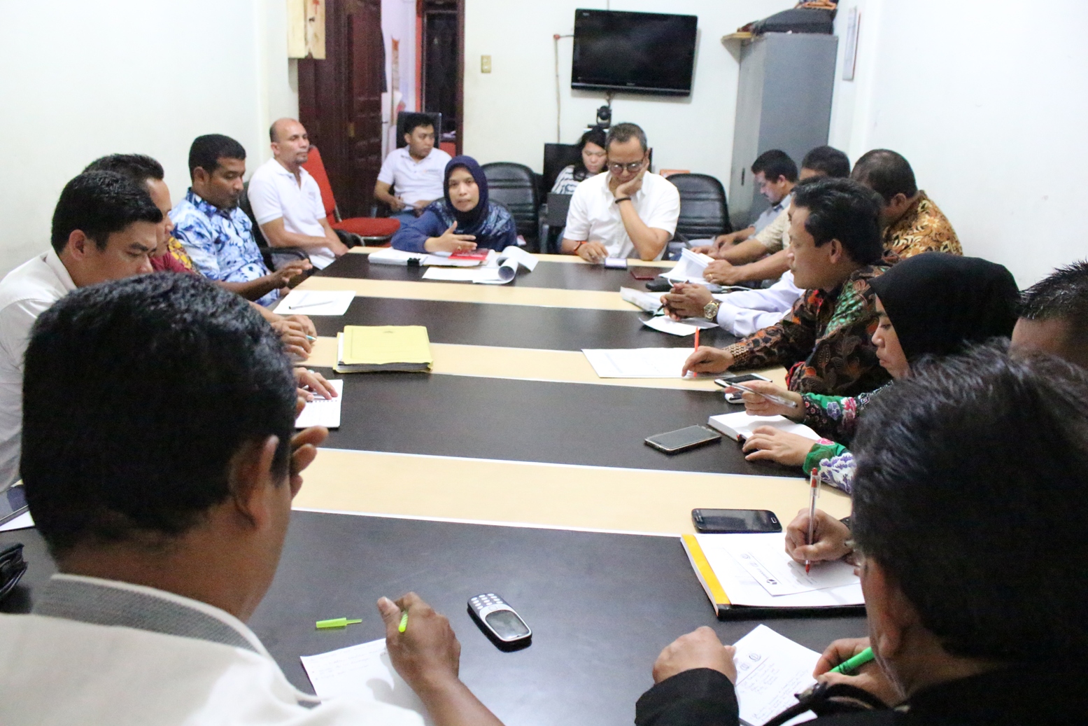 JELANG PENDAFTARAN PASLON GUBERNUR, BUPATI DAN WALIKOTA, BAWASLU SUMUT LAKUKAN RAPAT KONSOLIDASI DENGAN PANWAS 8 KABUPATEN/KOTA