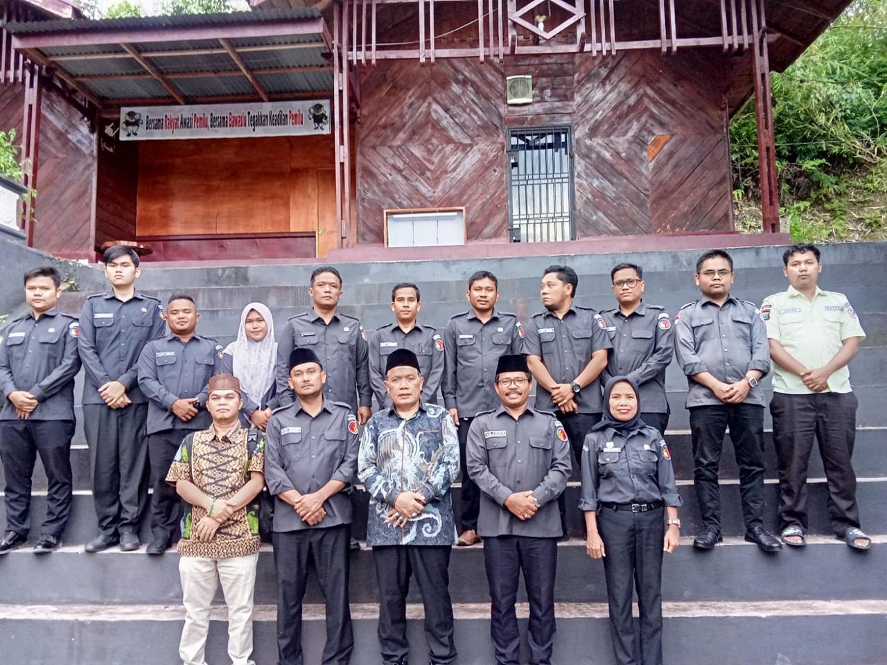 Ketua Bawaslu Sumut Melaksanakan Konsolidasi Demokrasi Internal Pengawas Pemilu & Perkuat Sprit Pengawasan Melalui Ngabuburit Pengawasan Pada Non Tahapan Pemilu