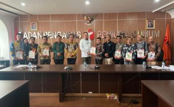 Bawaslu Sumut bersama 33 Bawaslu Kabupaten/Kota Se-Sumut Serahkan Laporan Akhir Tahun 2022 ke Bawaslu RI