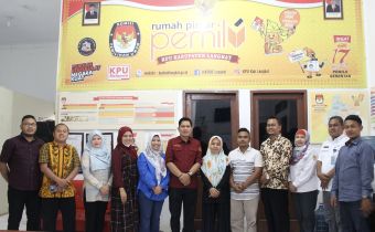 Bawaslu Sumut Tinjau Langsung Verifikasi Administrasi Partai Politik di KPU Kabupaten Langkat